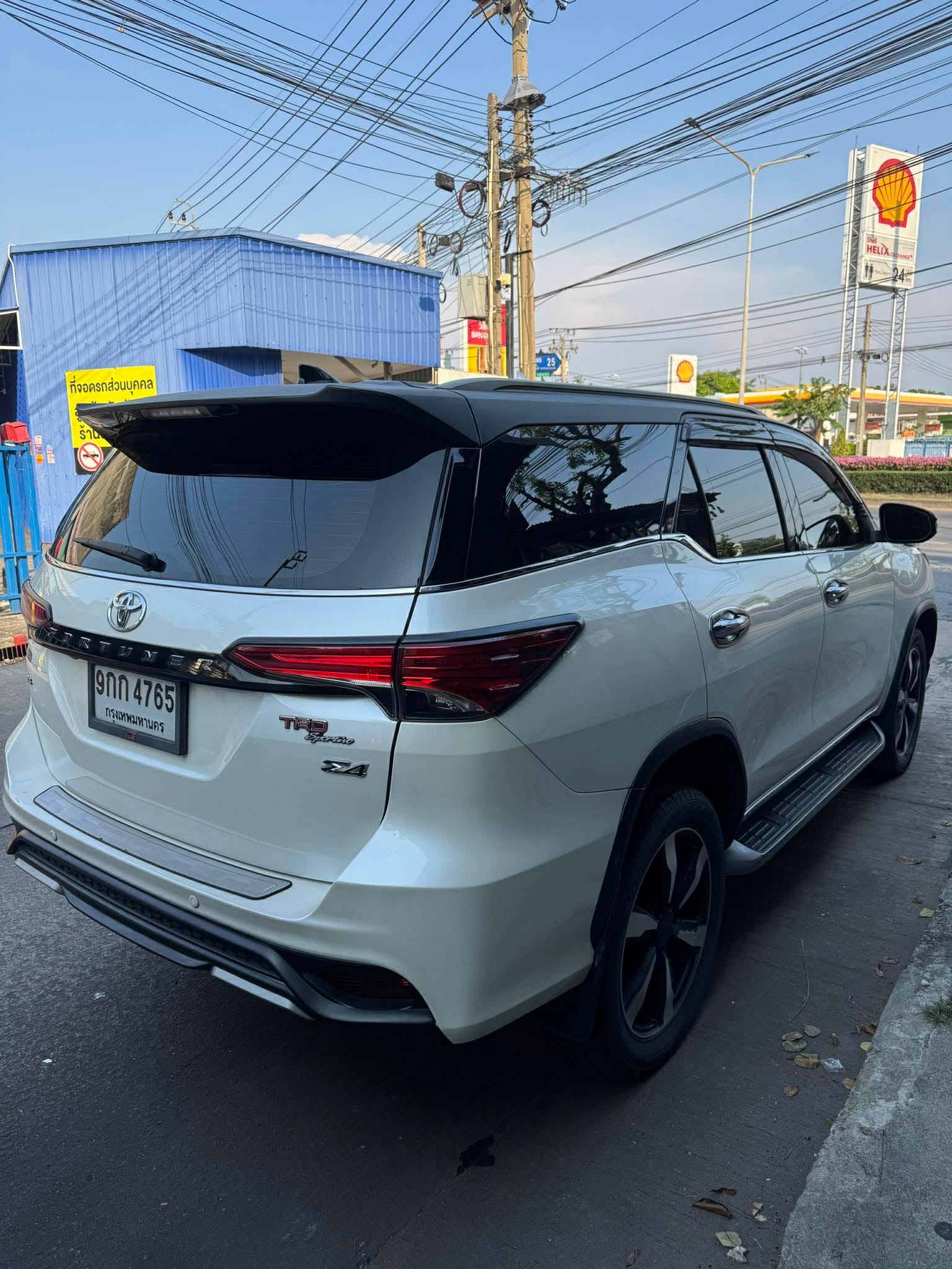 Car image 3